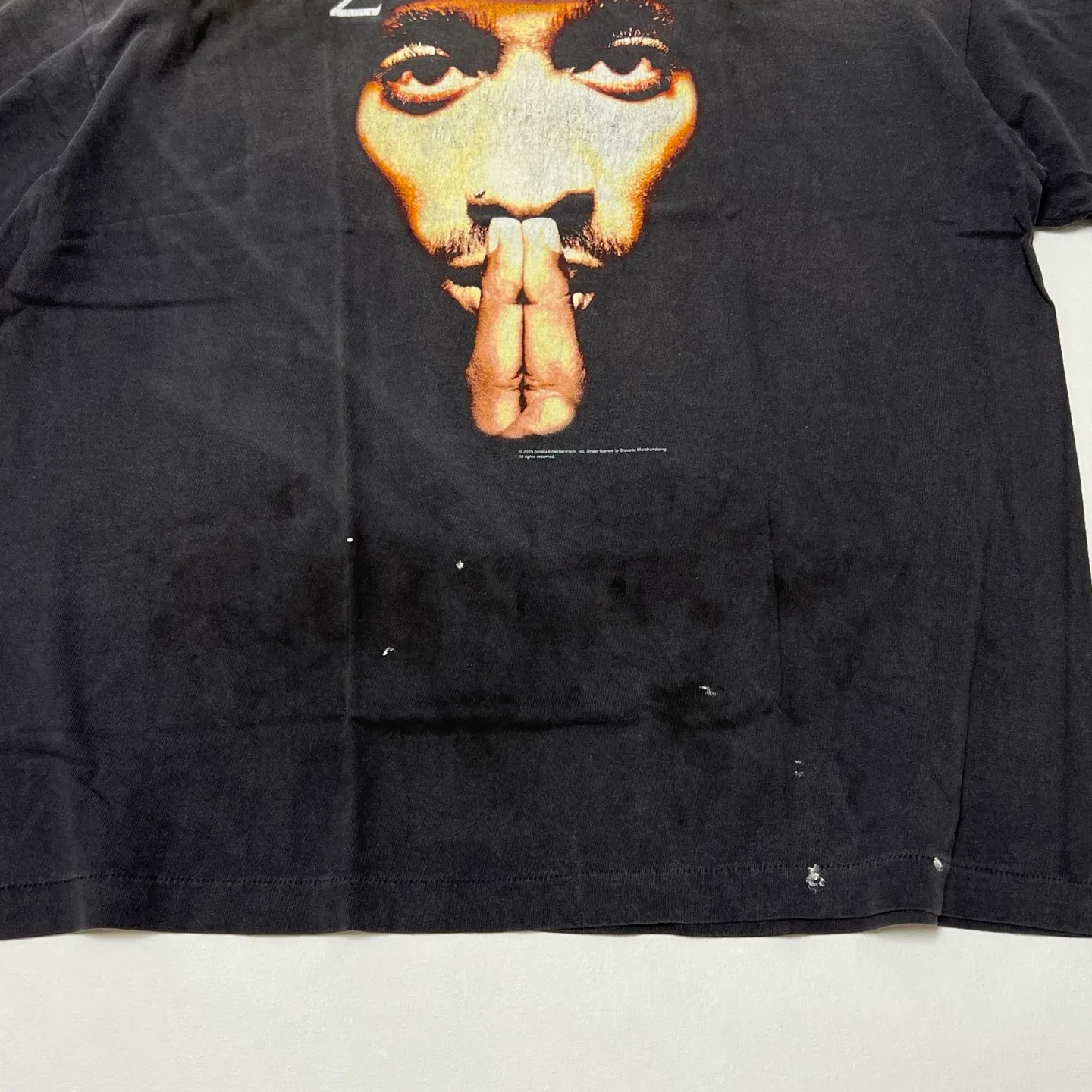 SAINT Mxxxxxx × 2PAC 2PC_SS TEE/2PAC/BLK 2PAC co-branded model 2PAC character TEE washed black S-XL A blockbuster co-branded project by the legendary hip-hop artist 2PAC The printing part refers to the iconic graphics on the cover of 2PAC's albums "R U Still Down" and "Shakur" The entire garment is rewashed and distressed/holes processed Printing cracked effect The ceiling of New Vintage 2PAC powder is a must-have